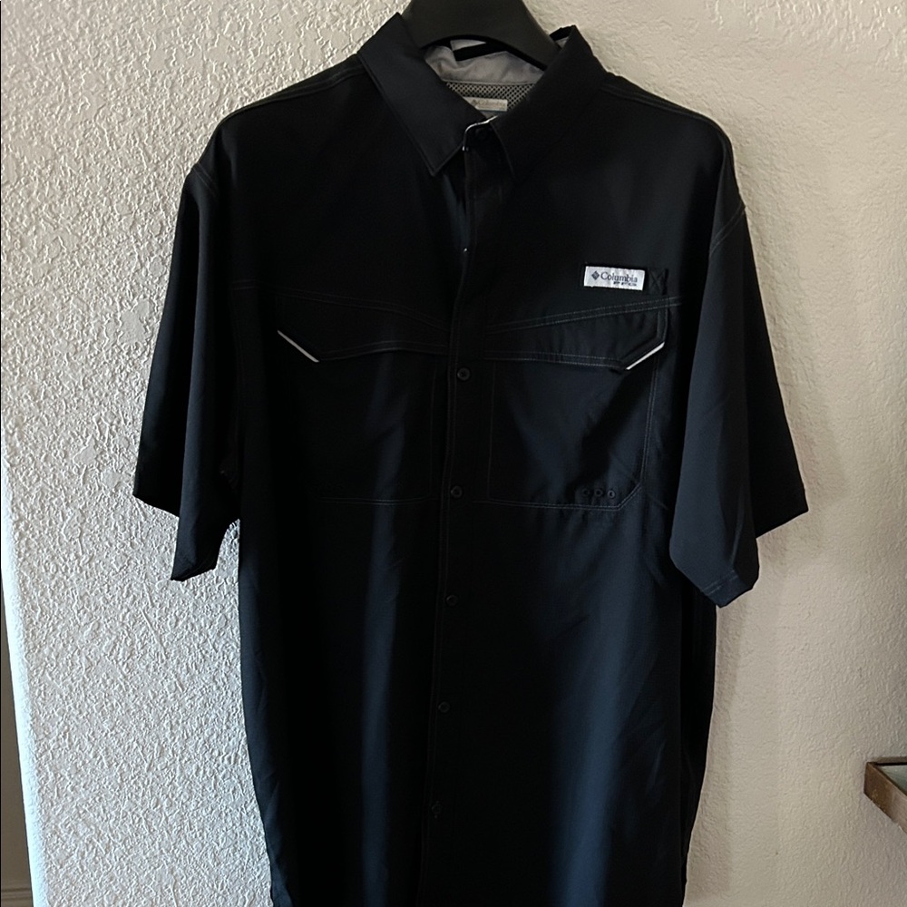 Columbia Men's Black Short-Sleeve Button-Down Shirt